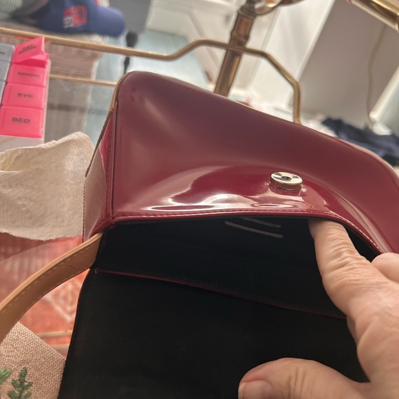 Amanda Smith Glossy Burgundy/Red Purse & Short Handle $ Inside Pocket, Beige - Picture 2 of 13